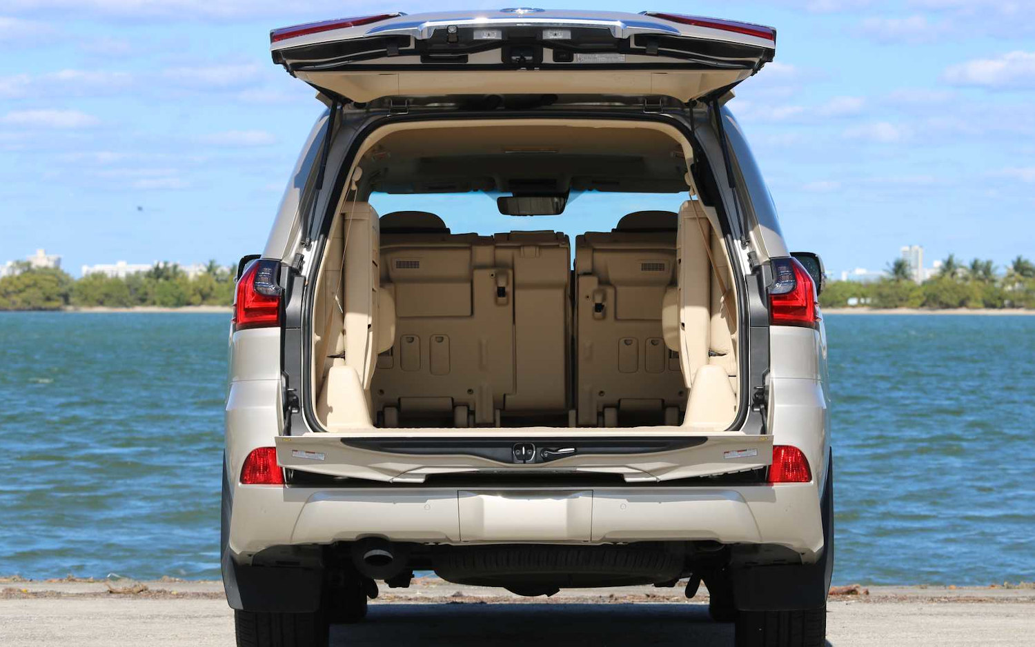 Lexus LX 570 ThreeRow 2021 SUV Drive